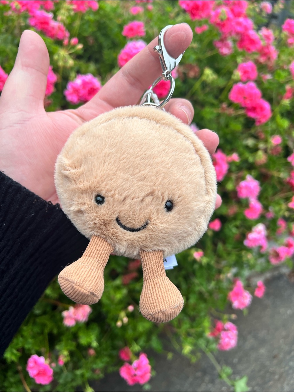 BROWN MACAROON PLUSH KEYCHAIN - Picture 3 of 5